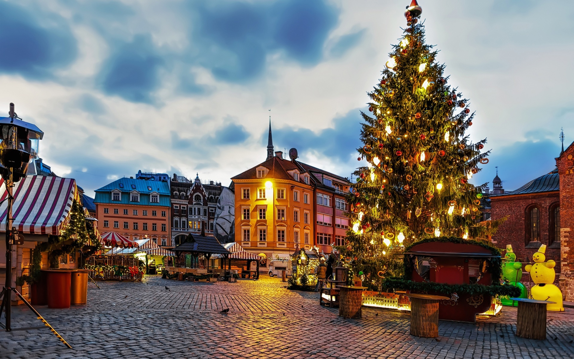 Riga Christmas Market wallpaper 1920x1200