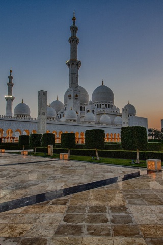 Das Sheikh Zayed Grand Mosque in Abu Dhabi Wallpaper 320x480
