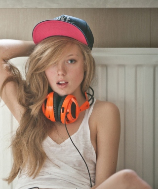 Blonde With Headphones - Obrázkek zdarma pro Nokia X2