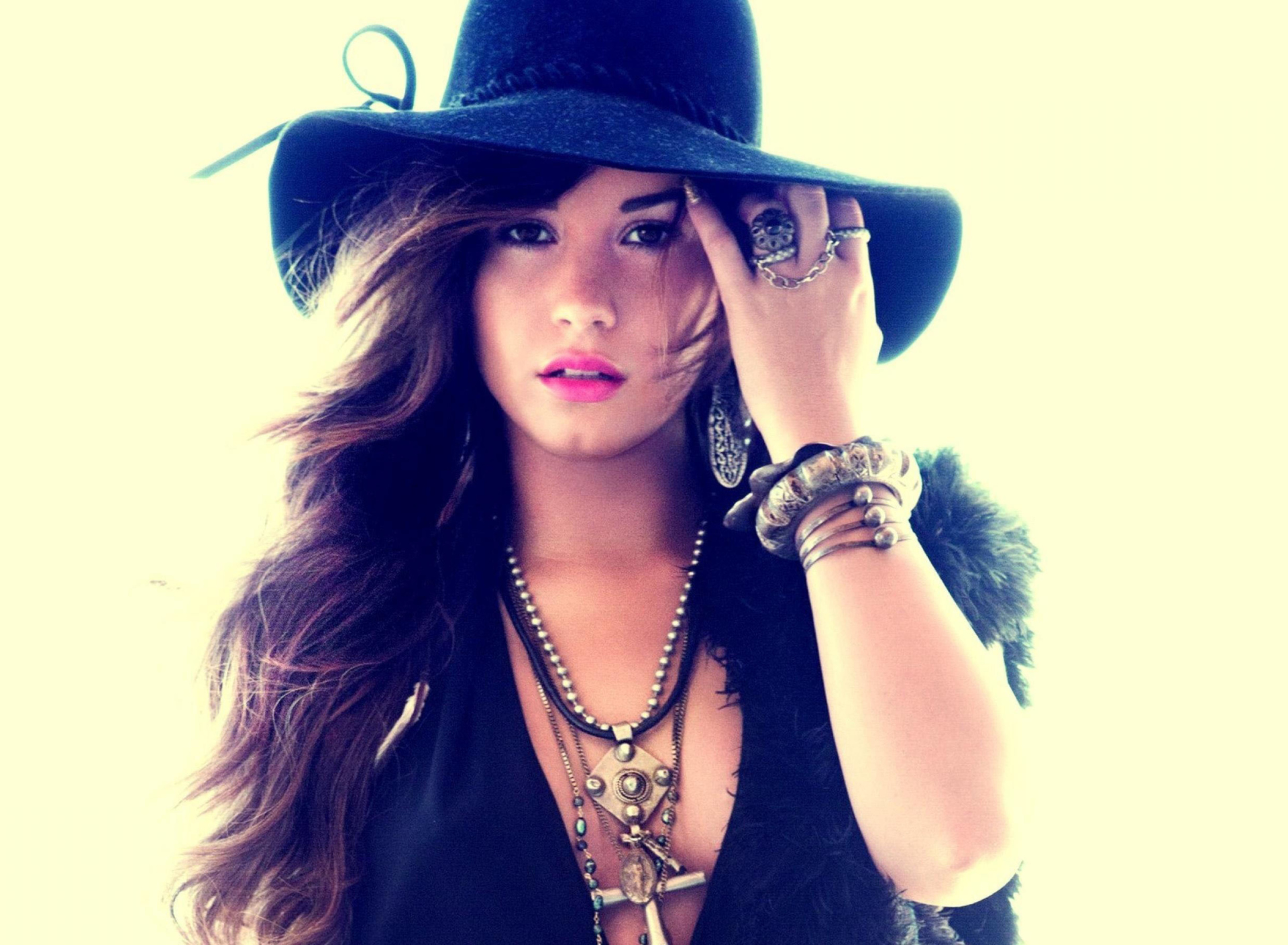 Fondo de pantalla Demi Lovato 1920x1408