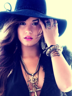 Fondo de pantalla Demi Lovato 240x320