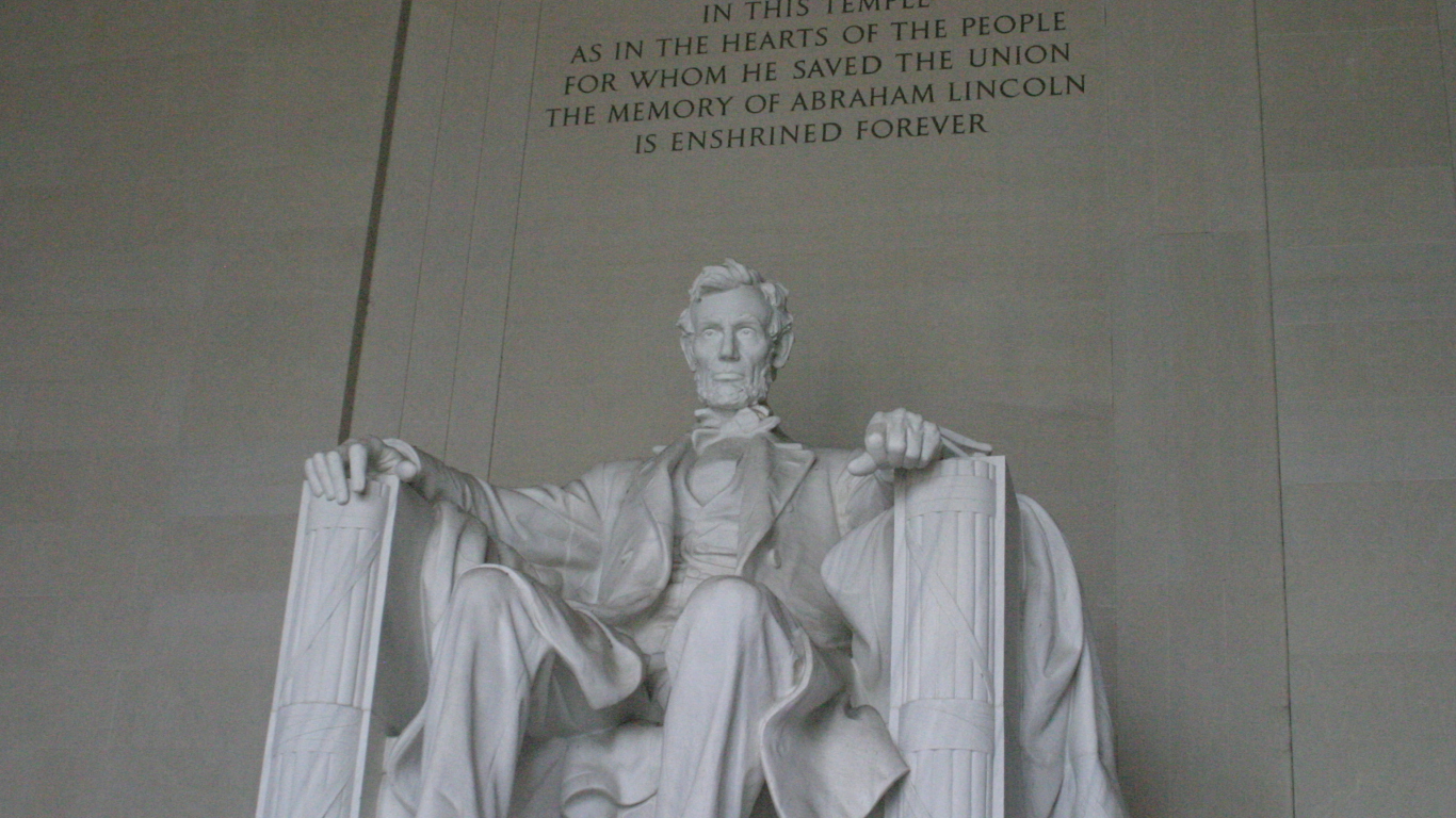 Lincoln Memorial Monument wallpaper 1366x768