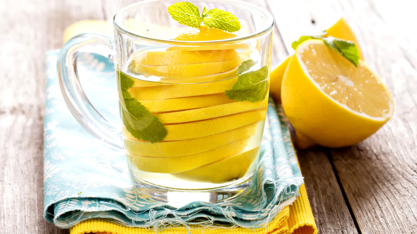 Sfondi Lemon Water 1366x768