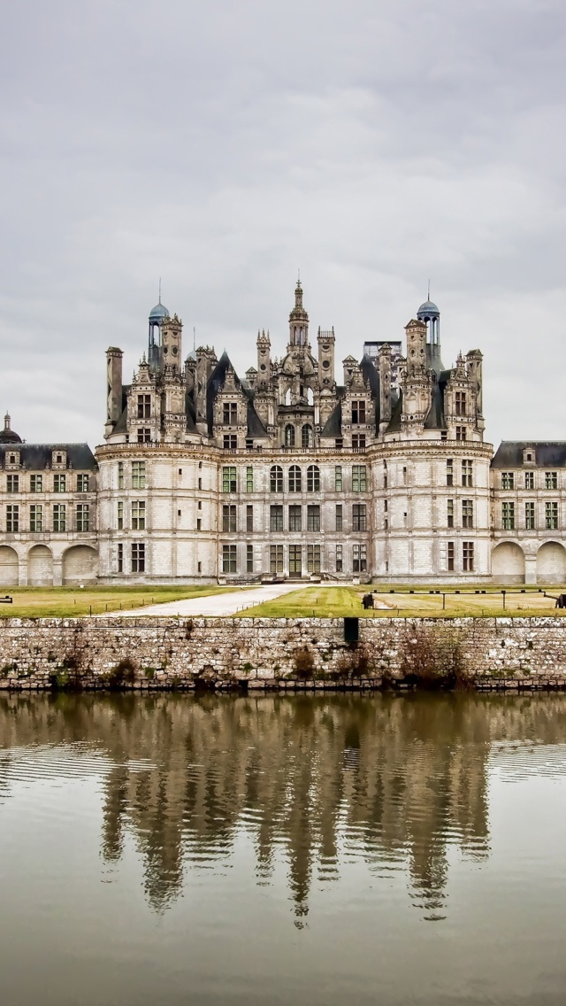 Обои Chateau de Chambord French Renaissance Castle 640x1136