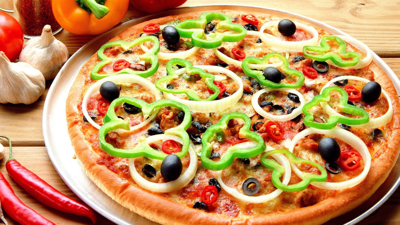 Sfondi Tasty Hot Pizza 1366x768