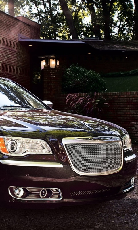 Das Chrysler 300 2012 Wallpaper 480x800