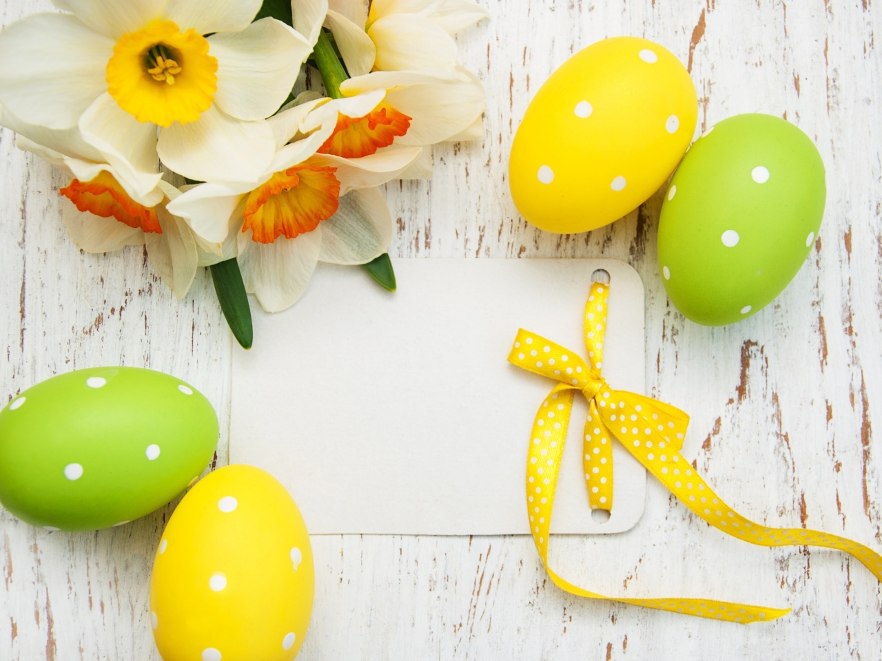 Обои Easter Yellow Eggs Nest 1280x960