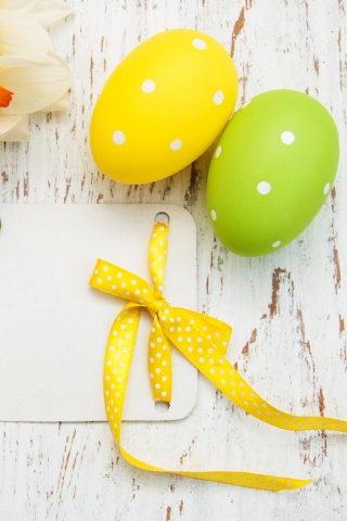Fondo de pantalla Easter Yellow Eggs Nest 320x480