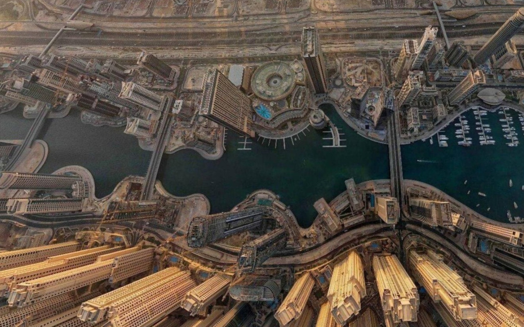 Dubai screenshot #1 1680x1050