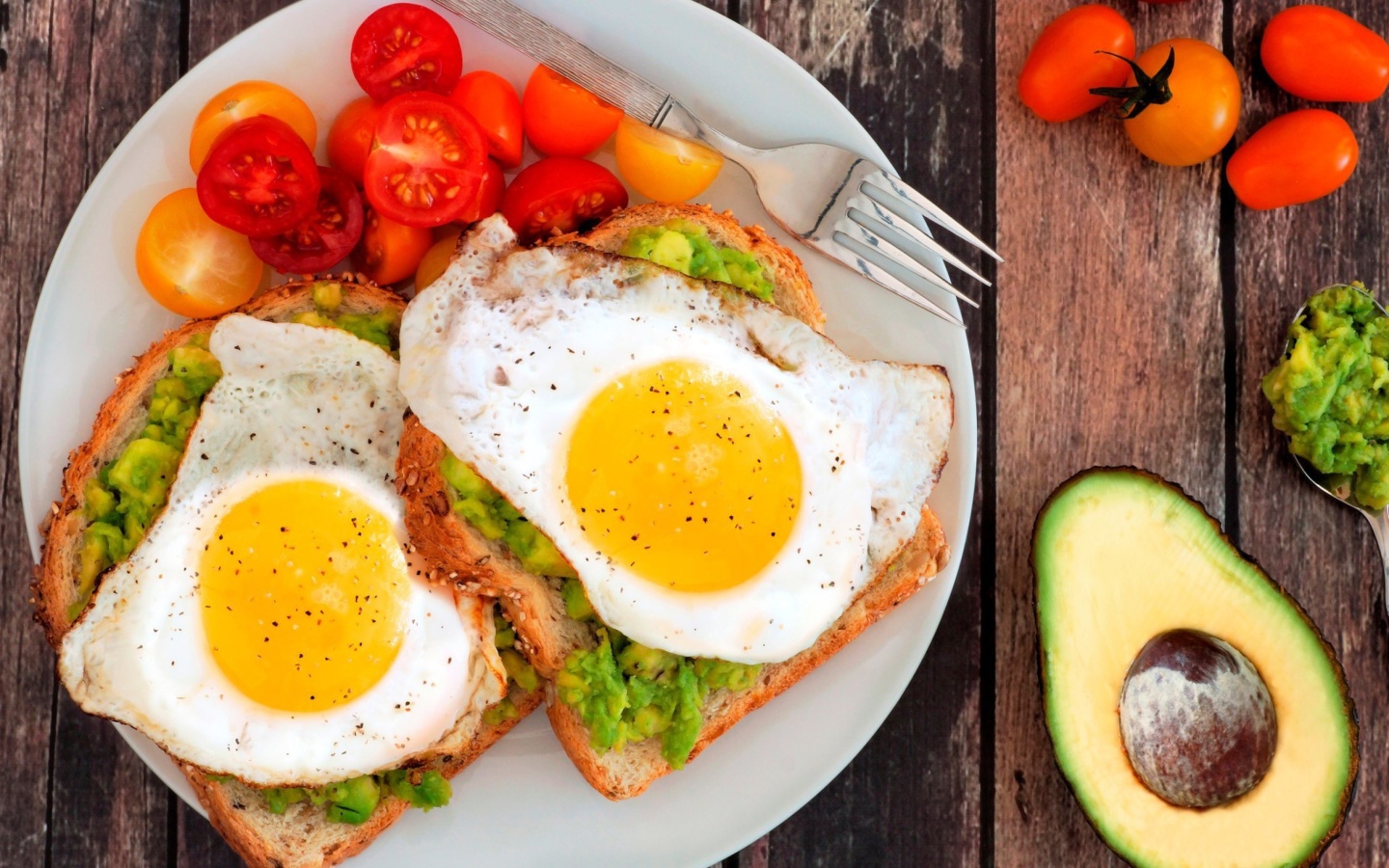 Breakfast avocado and fried egg wallpaper 1440x900
