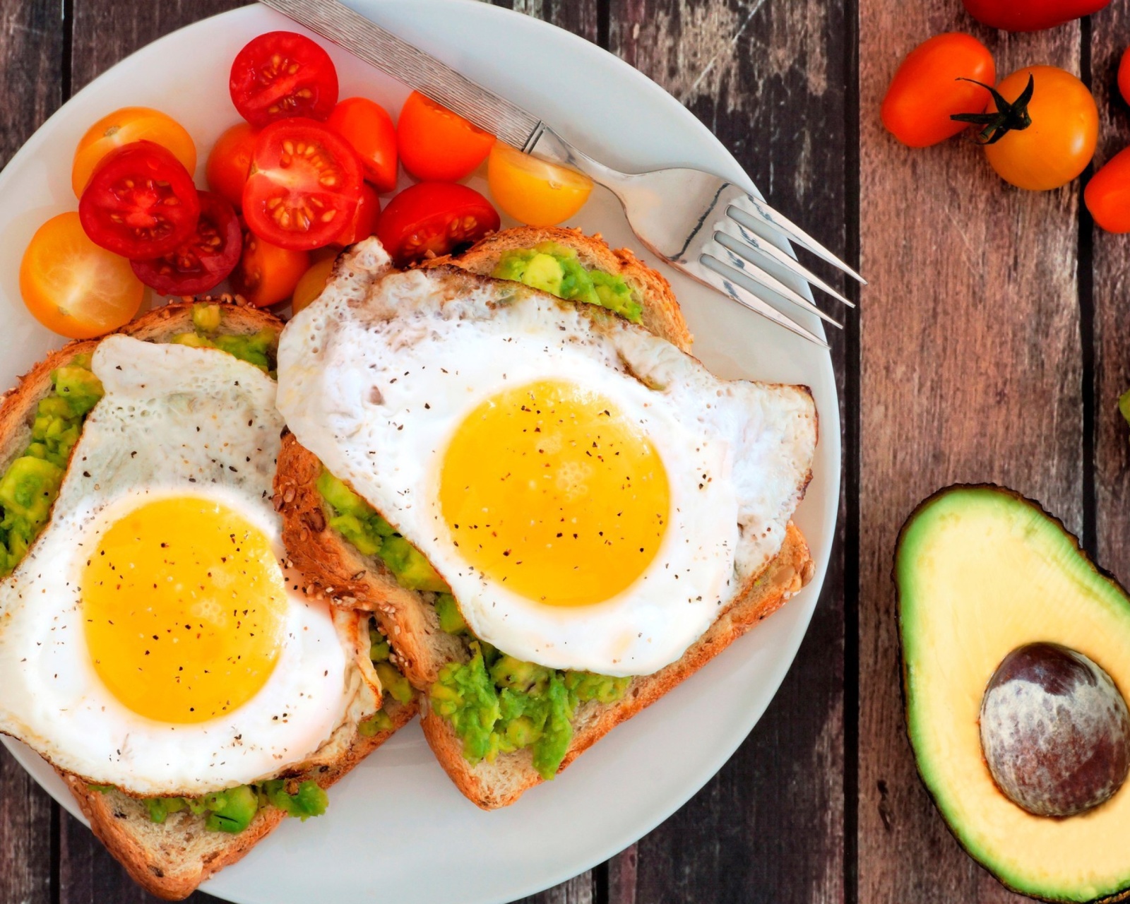 Das Breakfast avocado and fried egg Wallpaper 1600x1280