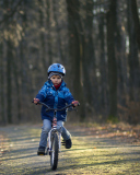 Screenshot №1 pro téma Little Boy Riding Bicycle 128x160