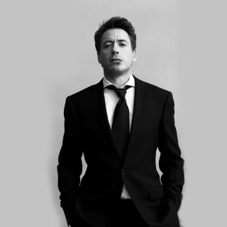 Robert Downey Junior Black Suit - Obrázkek zdarma pro iPad Air