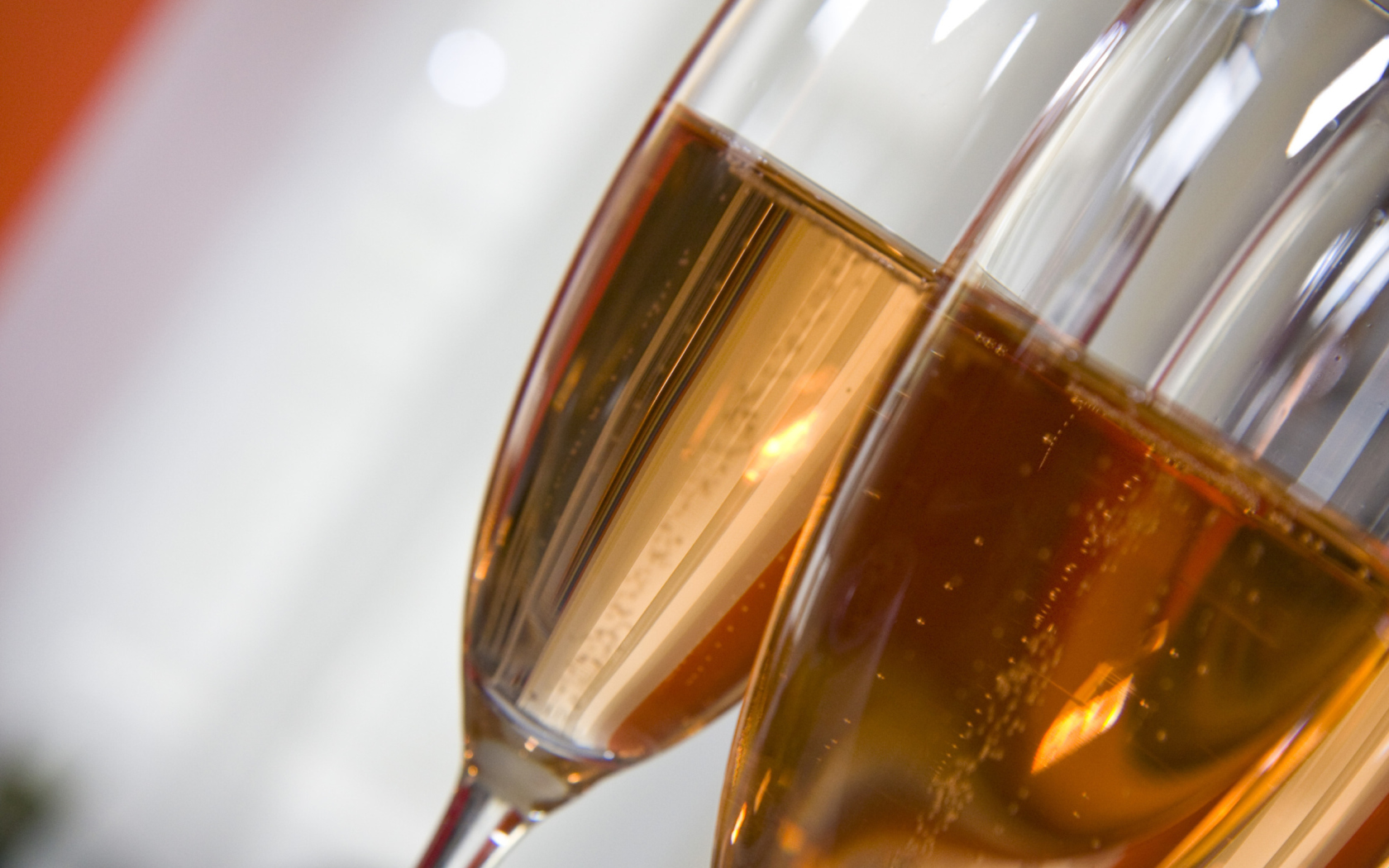 Sfondi Rose champagne in glass 1680x1050