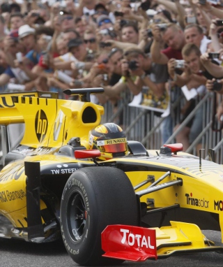N-Gine Renault F1 Team Show, Robert Kubica - Obrázkek zdarma pro 1080x1920