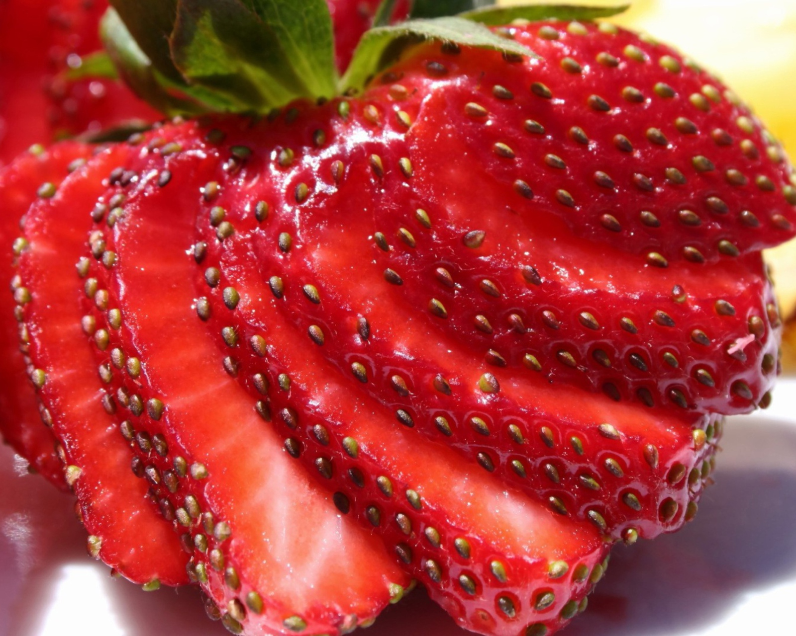 Screenshot №1 pro téma Sliced Strawberries 1600x1280