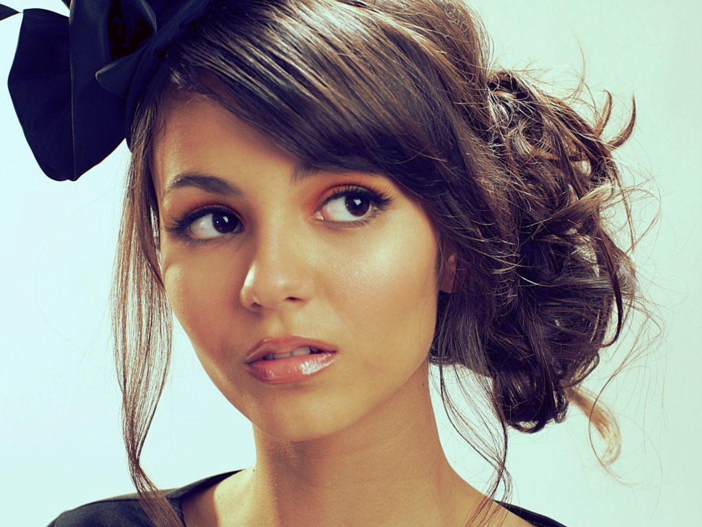 Screenshot №1 pro téma Victoria Justice Portrait 1024x768