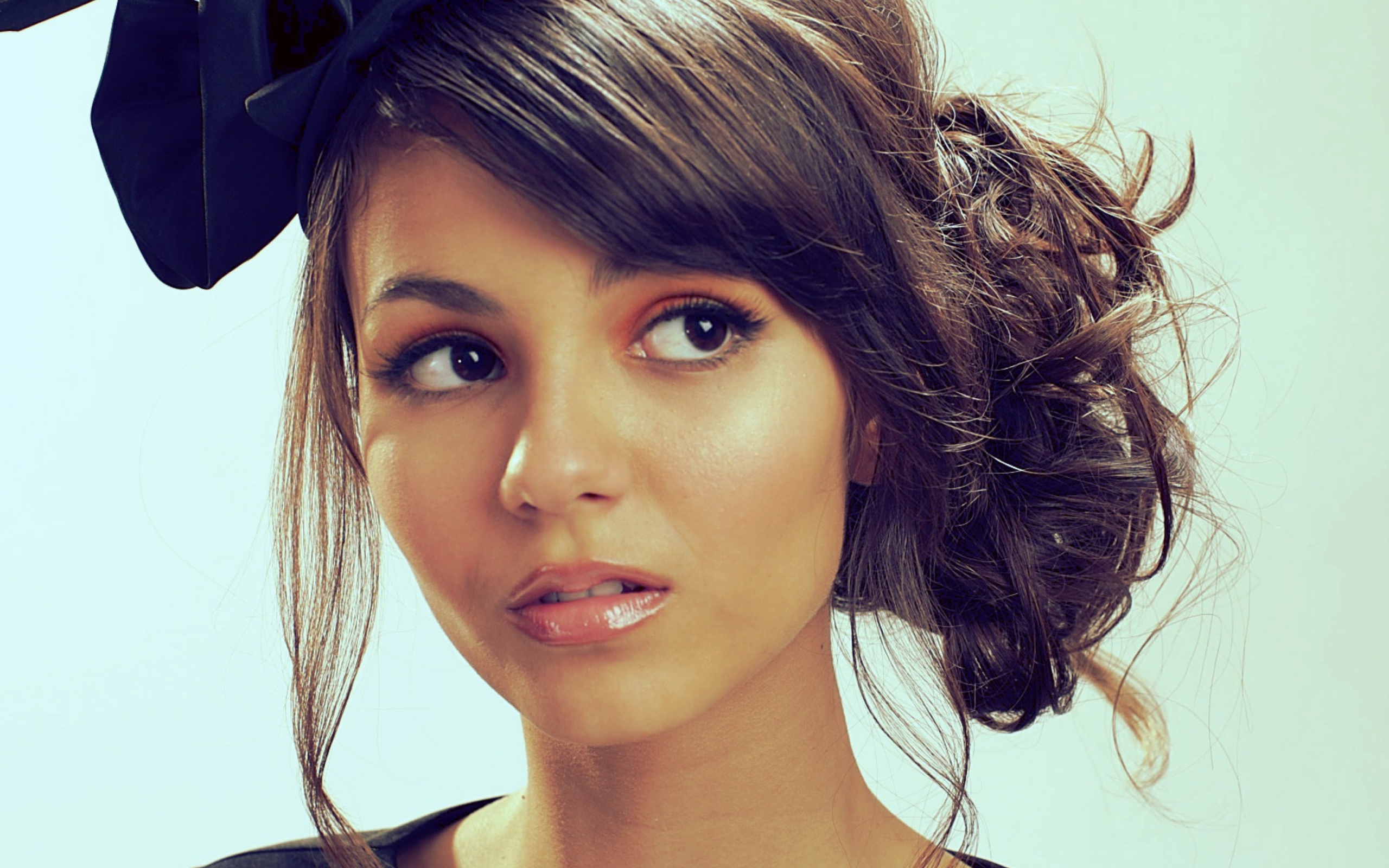 Screenshot №1 pro téma Victoria Justice Portrait 2560x1600