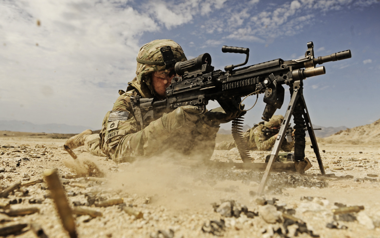Soldier with M60 machine gun wallpaper 1280x800