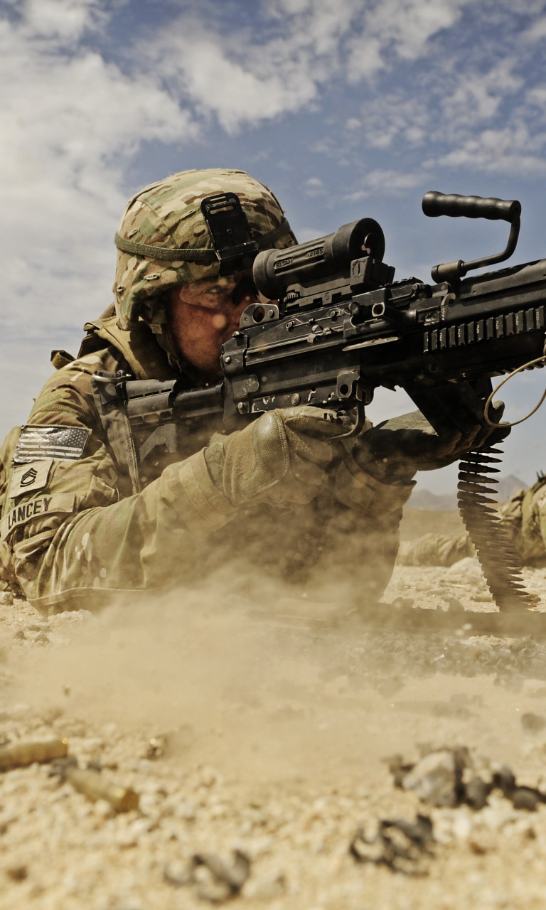 Screenshot №1 pro téma Soldier with M60 machine gun 768x1280