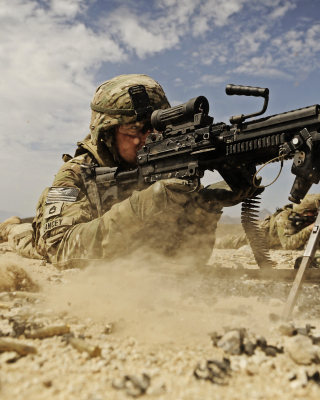 Kostenloses Soldier with M60 machine gun Wallpaper für iPhone 6