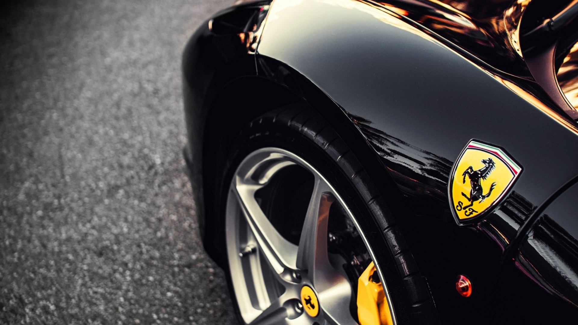 Обои Black Ferrari With Yellow Emblem 1920x1080