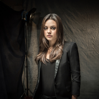 Mila Kunis actress from Forgetting Sarah Marshall movie - Obrázkek zdarma pro iPad