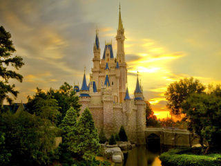Disneyland Castle screenshot #1 320x240