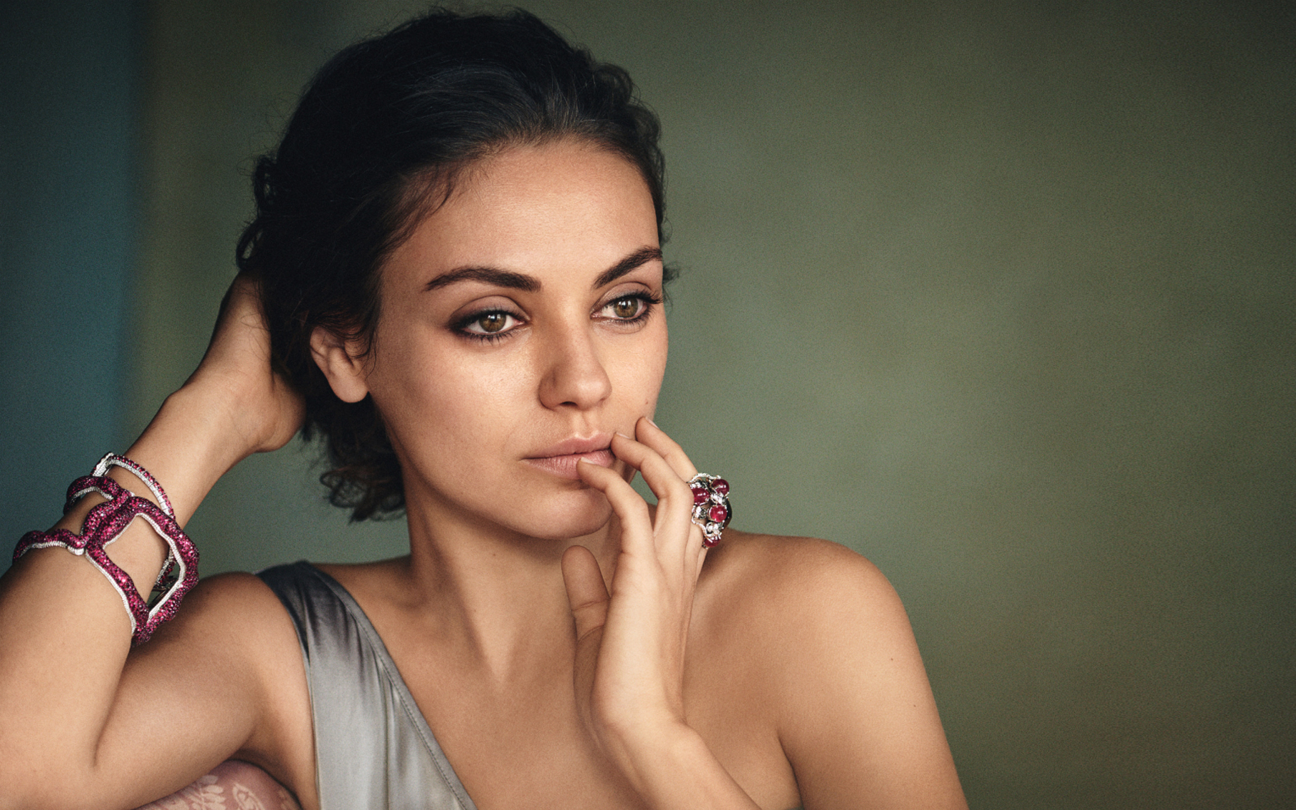 Обои Mila Kunis American actress 2560x1600