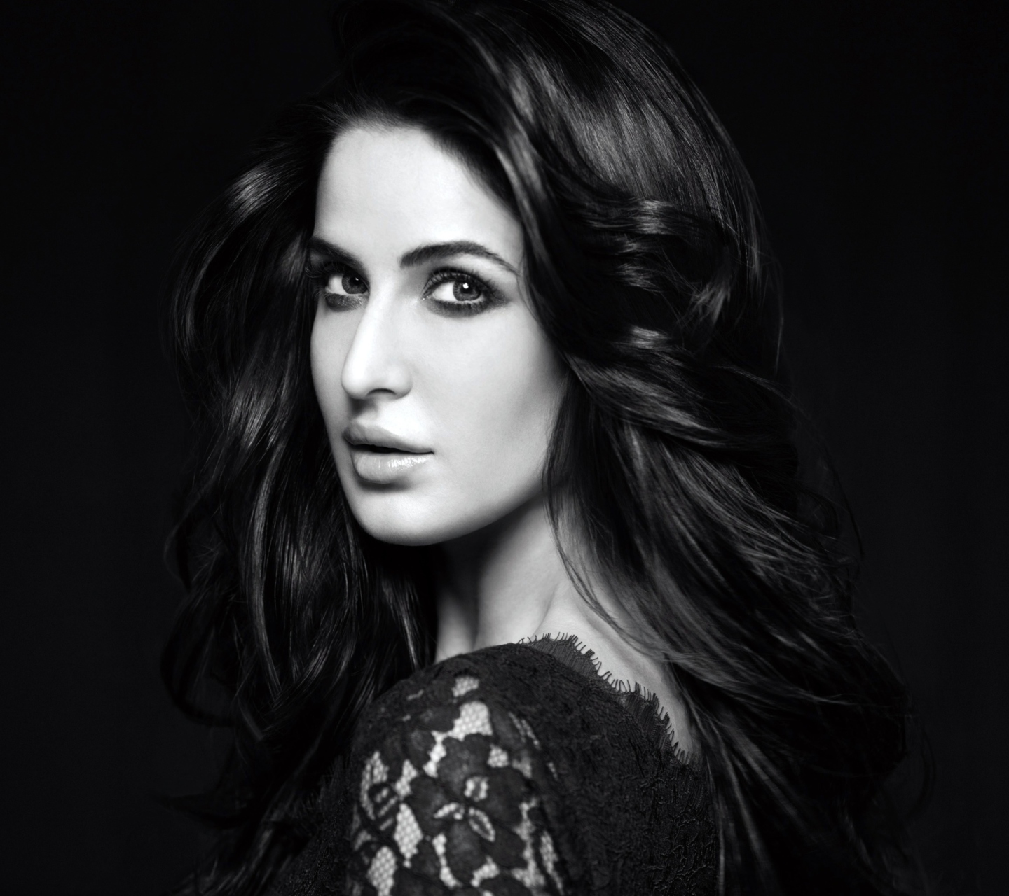 Katrina Kaif 2014 Black And White wallpaper 1440x1280