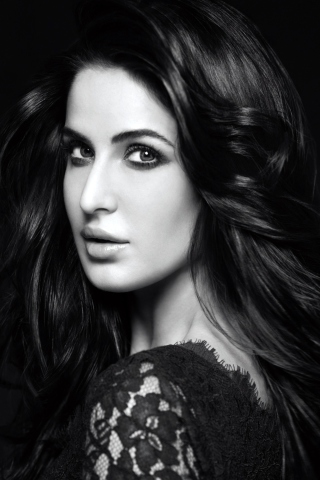 Fondo de pantalla Katrina Kaif 2014 Black And White 320x480