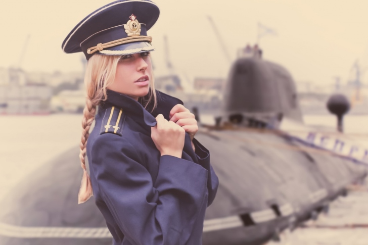 Fondo de pantalla Blonde military Girl on Marine Navy