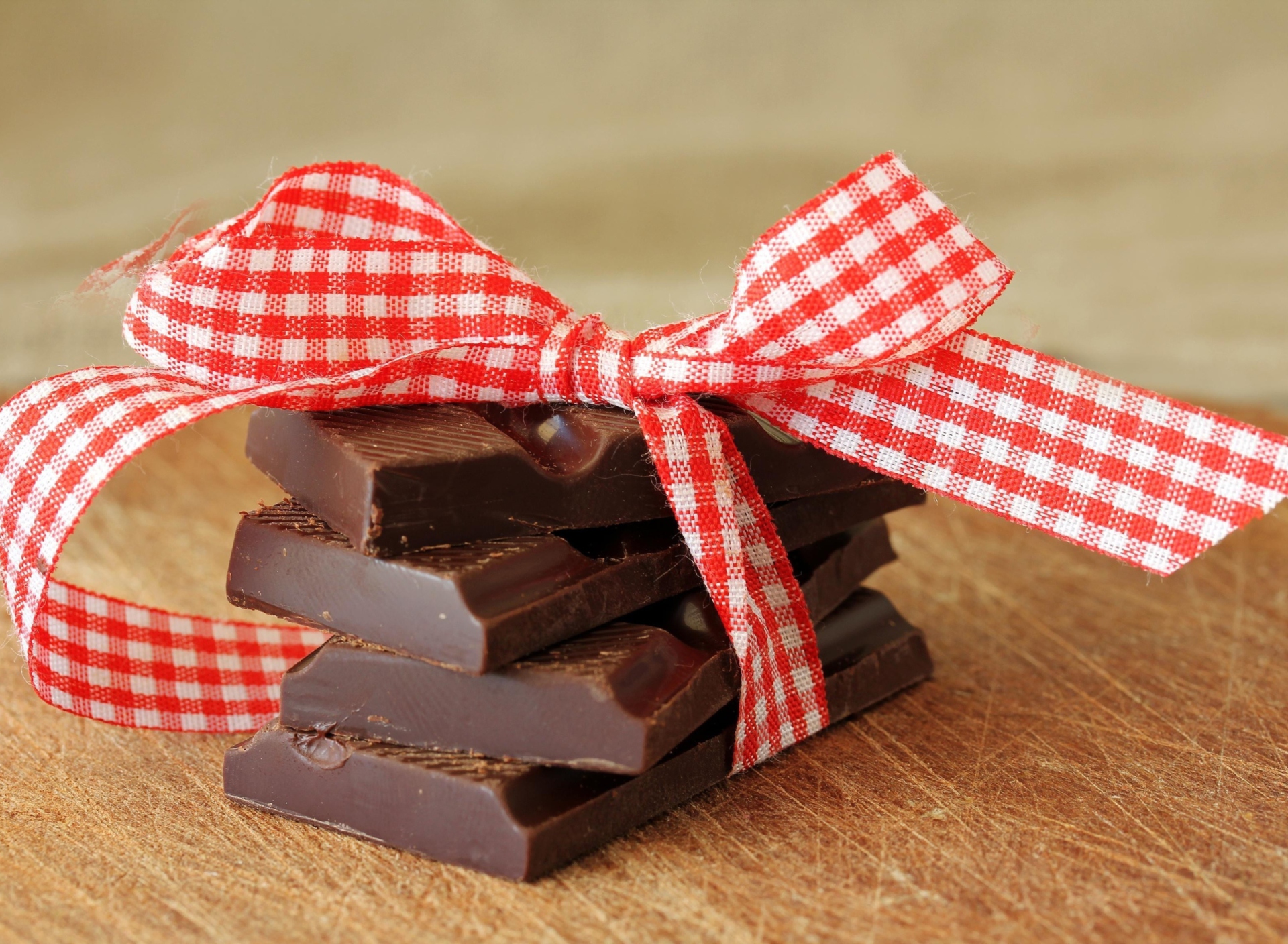 Chocolate And Red Bow screenshot #1 1920x1408