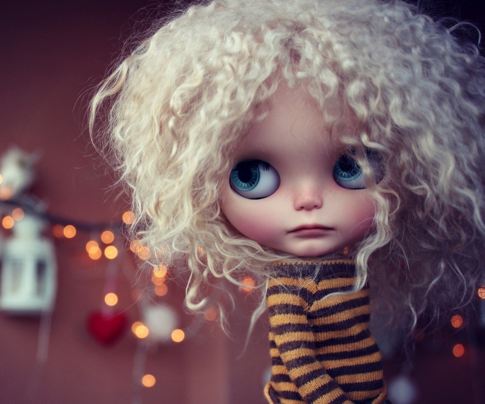 Sfondi Cute Curly Doll 960x800