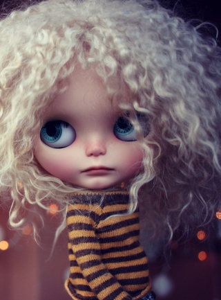 Cute Curly Doll - Obrázkek zdarma pro Nokia Asha 305