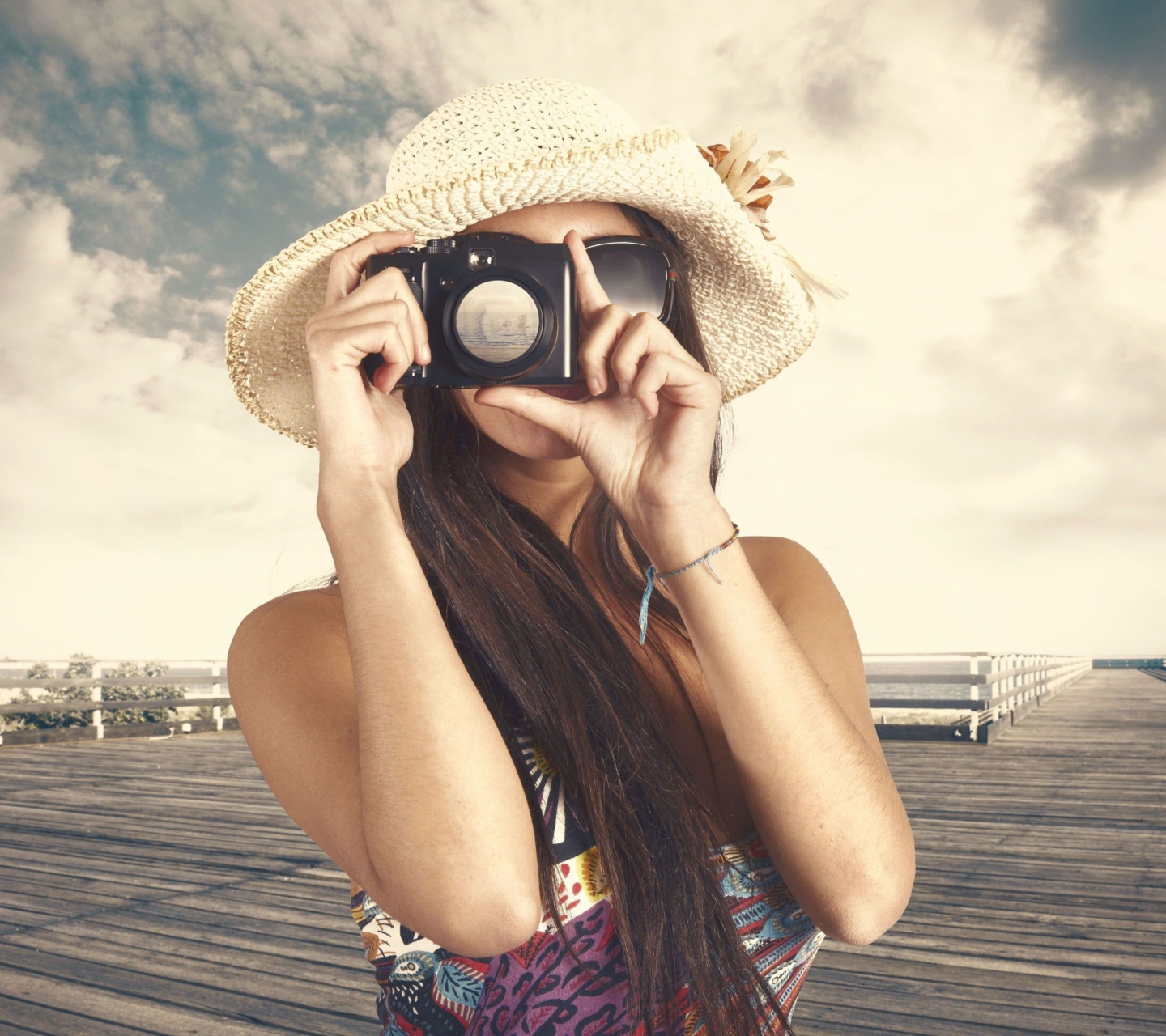 Cute Photographer In Straw Hat wallpaper 1440x1280