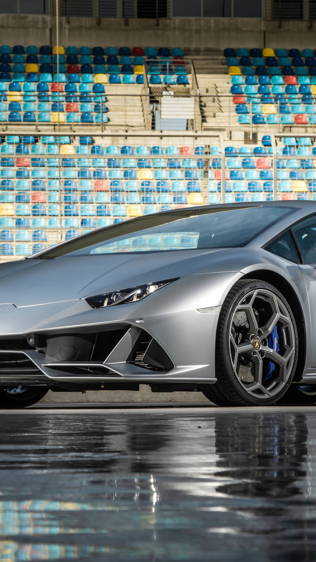 Обои 2020 Lamborghini Huracan Evo 1080x1920