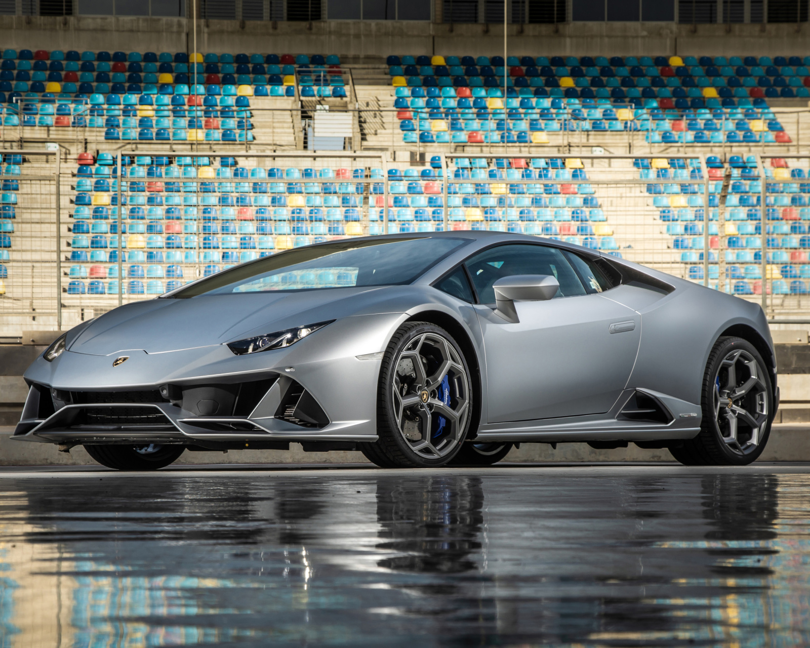 Обои 2020 Lamborghini Huracan Evo 1600x1280