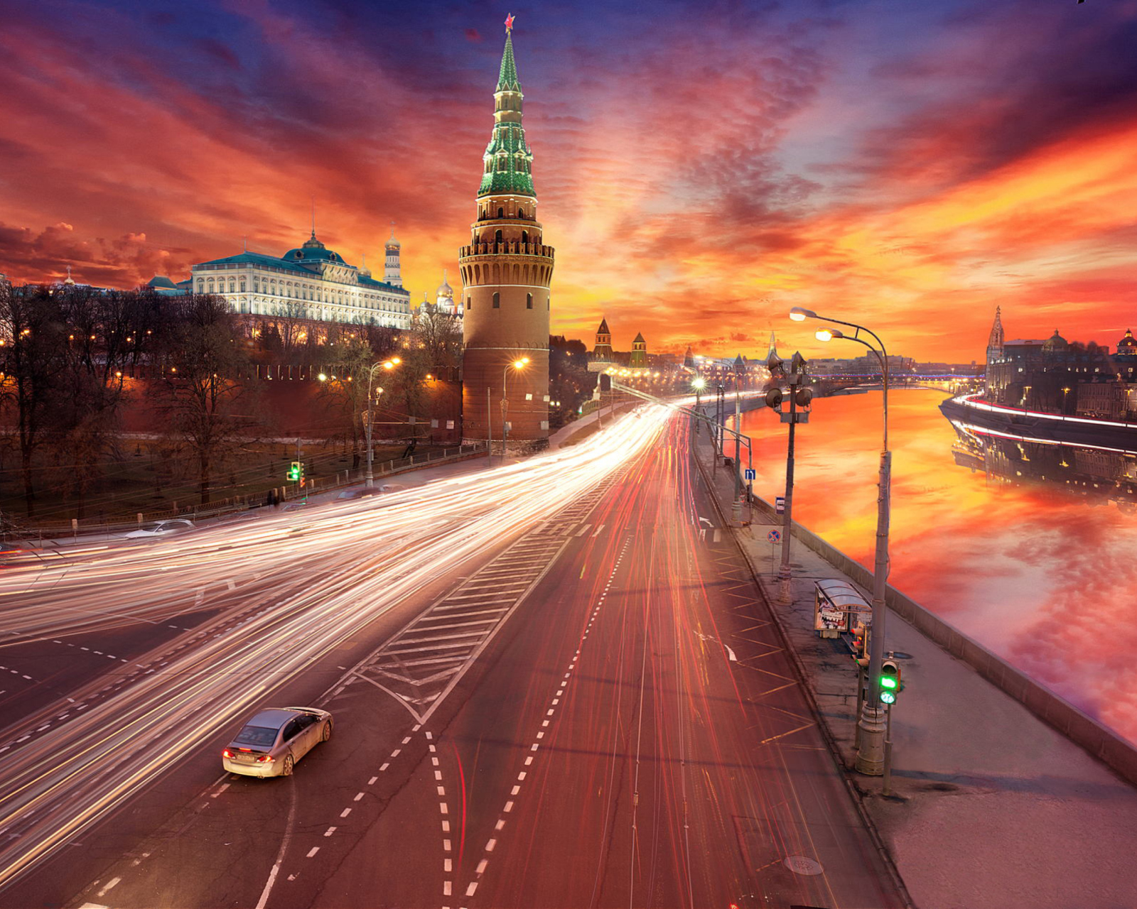 Red Sunset Over Moscow Kremlin screenshot #1 1600x1280