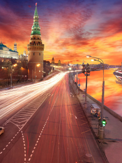 Red Sunset Over Moscow Kremlin screenshot #1 240x320