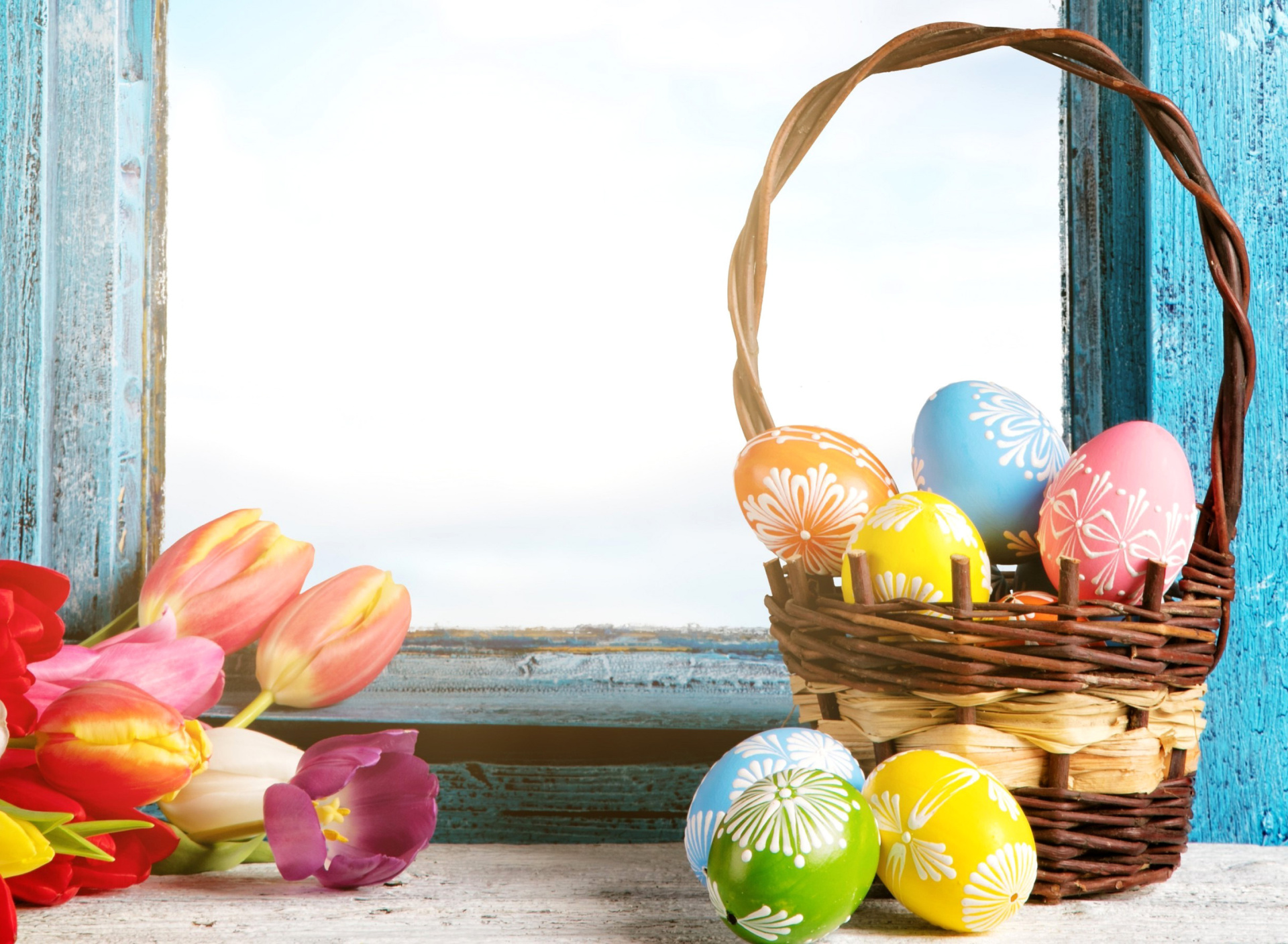 Fondo de pantalla Easter eggs in basket 1920x1408