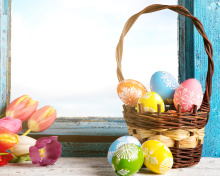 Fondo de pantalla Easter eggs in basket 220x176