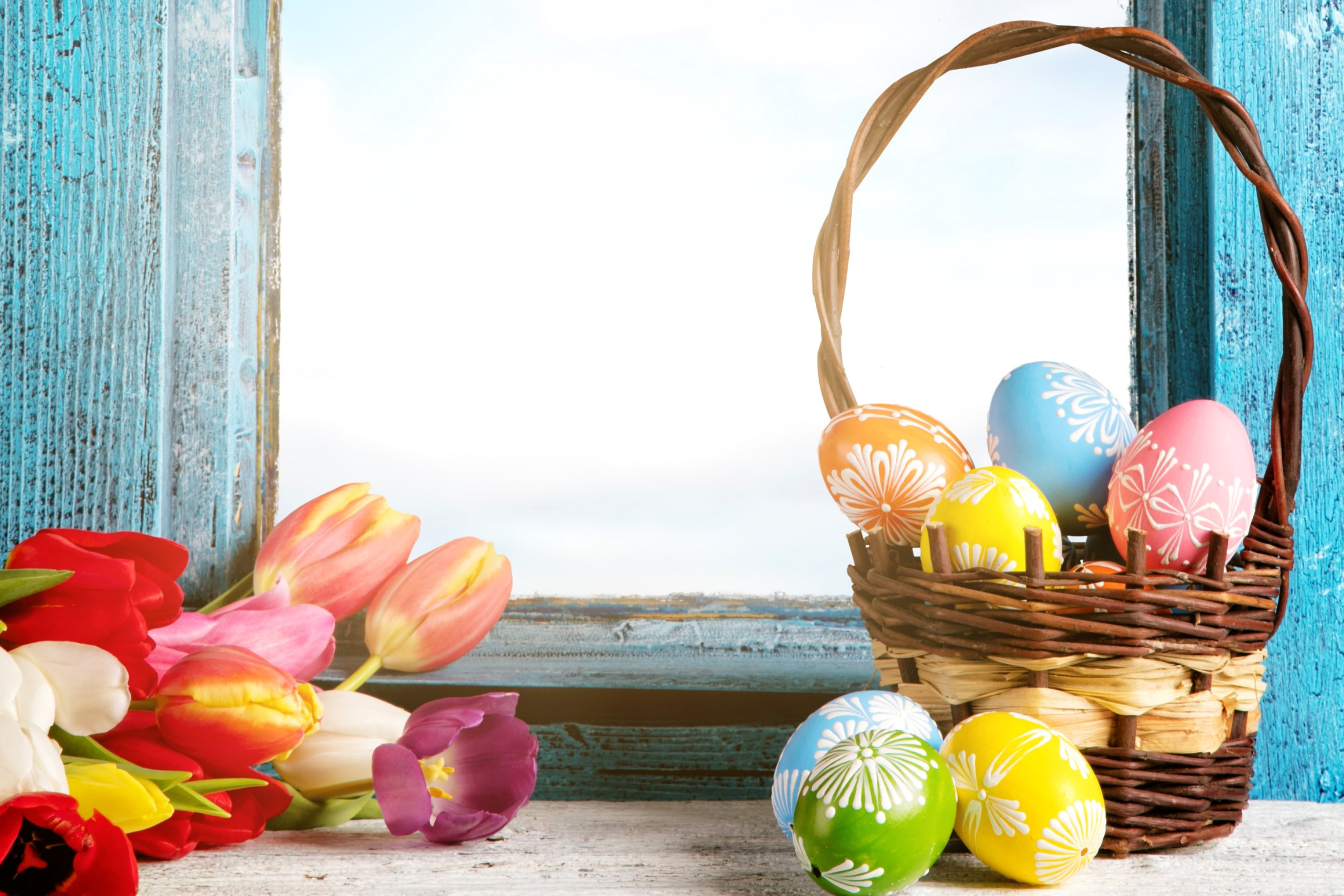 Обои Easter eggs in basket 2880x1920