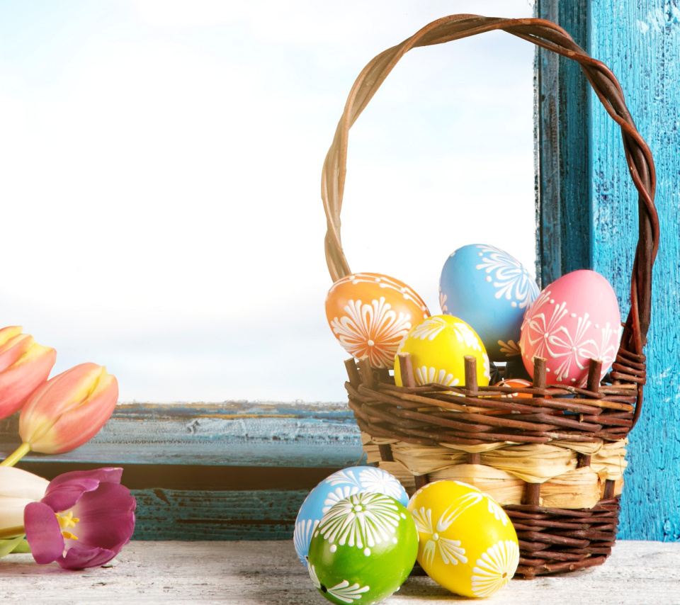 Fondo de pantalla Easter eggs in basket 960x854