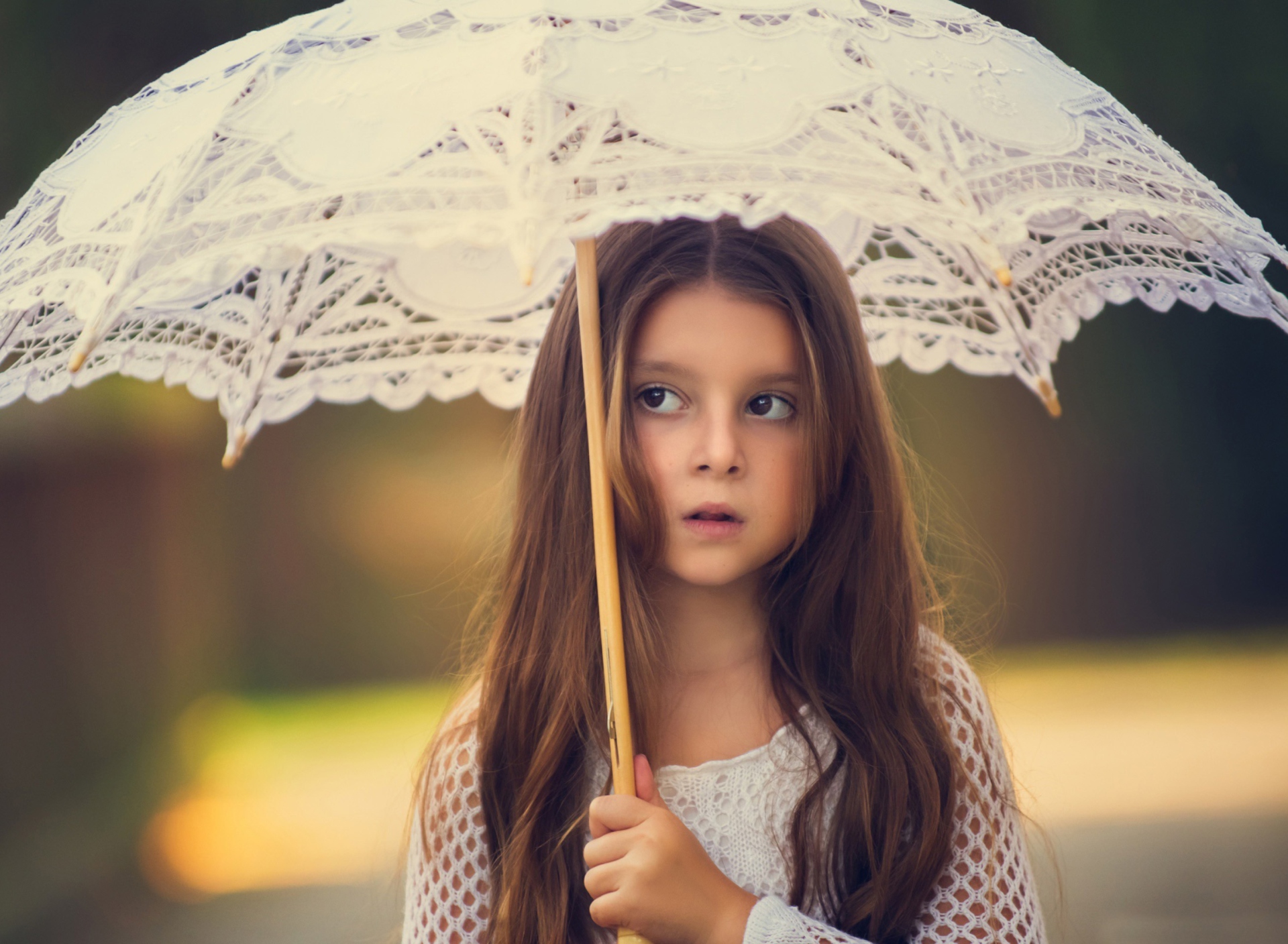 Sfondi Girl With Lace Umbrella 1920x1408
