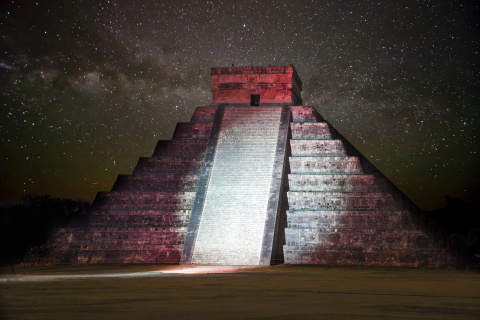 Das Chichen Itza Pyramid in Mexico Wallpaper 480x320