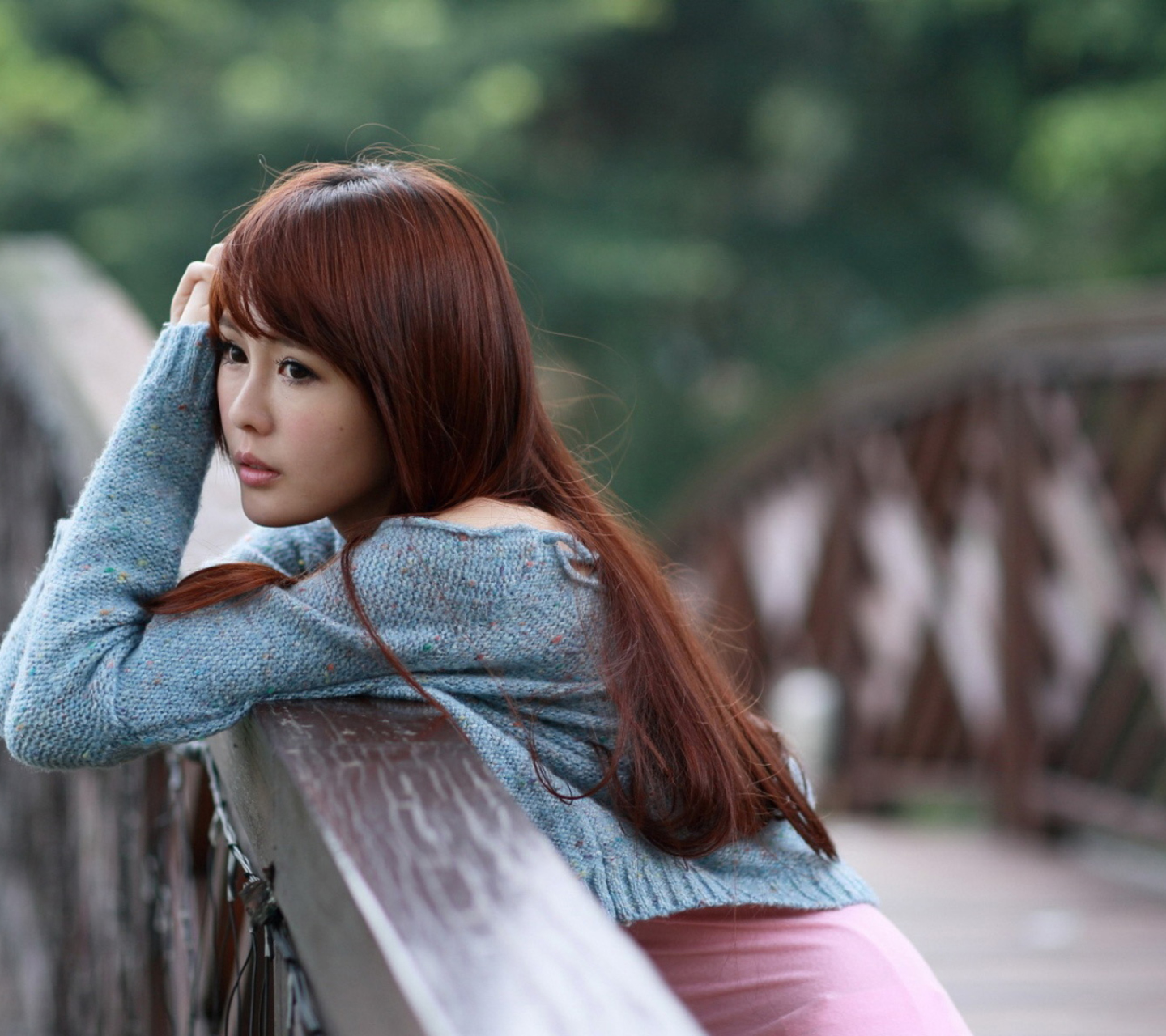 Sfondi Cute Asian Girl Looking Lonely 1440x1280