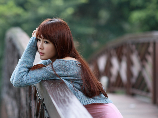 Das Cute Asian Girl Looking Lonely Wallpaper 640x480