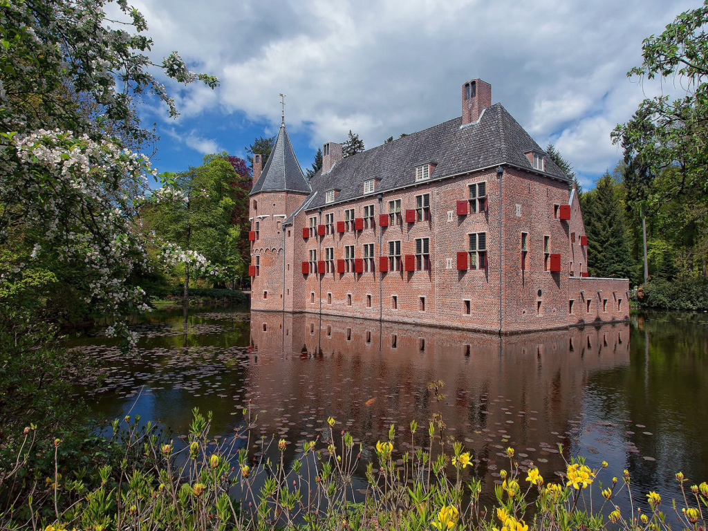 Sfondi Oude Loo Castle in Apeldoorn in Netherlands 1024x768