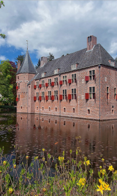 Обои Oude Loo Castle in Apeldoorn in Netherlands 240x400